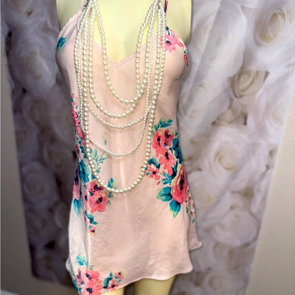 In Bloom By Jonquil 
VISION FLORAL SATIN CHEMISE IN PEACH FLORAL.   Xs